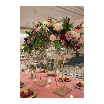 China Wedding Party Decoration Large centerpieces wedding table gold metal wedding flower stand geometric column frame for sale