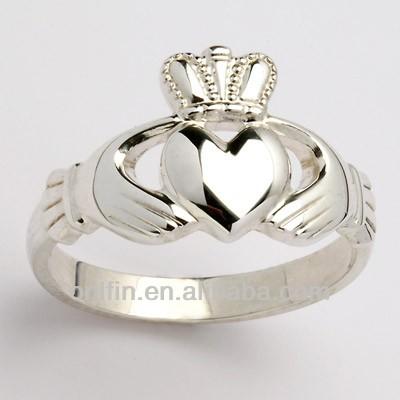 China Fashion 925 Sterling Silver Ladies Claddagh Rings, 925 Irish Rings for sale