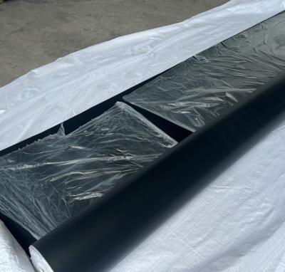 China Homogenous 1.0mm thickness EPDM Pond Liner Smooth Surface Geomembrane for sale