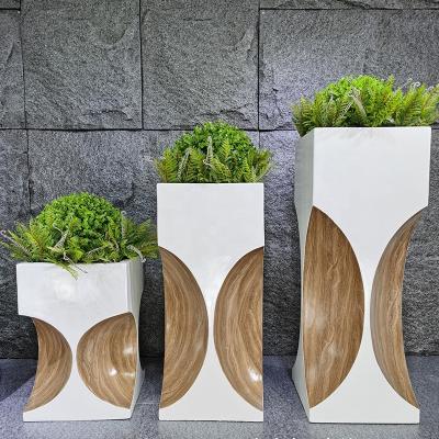 China New Europe Office Hotel Fiberglass Design Planters Flower Pots Grain Decorative Wooden Plant Pot Indoor for sale