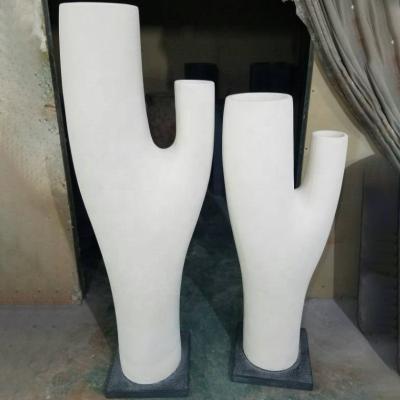 China Fiberglass Design Flower Pot Modern Single Planter Large Style Indoor Garden Hotel Plant Outdoor Home Plant Pot for sale