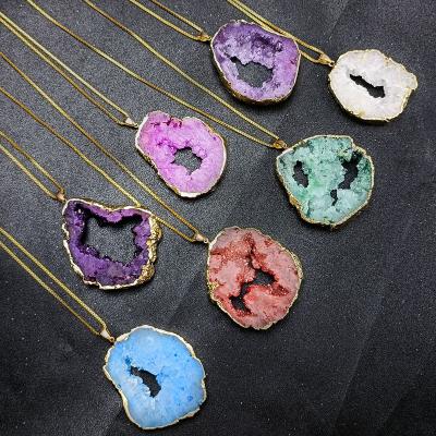 China FASHIONABLE Natural Agate Cave Stone Slice Bag Electroplating Pendant Rim Dazzle Color Irregular Gold Plated DIY Crystal Sweater Necklace for sale