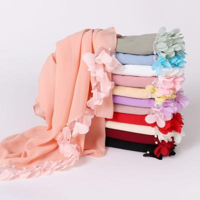 China Wholesale New Style Pearl Flower Edge Women's Solid Color Pearl Flower Lace Edge Plain Chiffon Hijab Muslim Hijab Scarves for sale