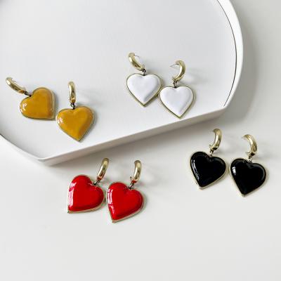 China 2022 New Arrivals CLASSIC Gold Plated Retro Red Black Enamel Heart Drop Earrings Small Oil Drip Heart Earrings for sale