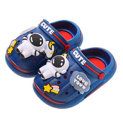 China Cute Cartoon Baby Sandals 2023 Wholesale Cute Kids Designer Shoes Closed Toe Kids Sandals Anti-Slip Baby Clogs for sale