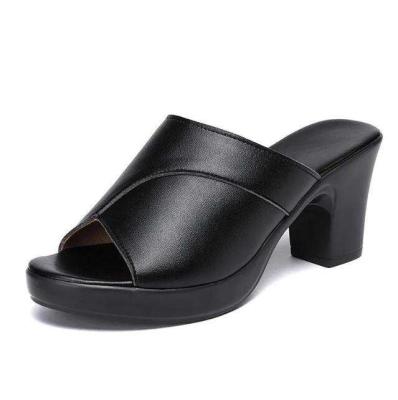 China Cushioning Patent Leather Upper Heeled Sandals Adjust Chunky Heels Sandals Muffin Casual Fashion Plus Size Fish Mouth Flip-On Slippers for sale