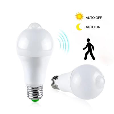 China Automatic Light Lamp LED Bulb with PIR Motion Sensor and 80 Ra Color Rendering Index for sale