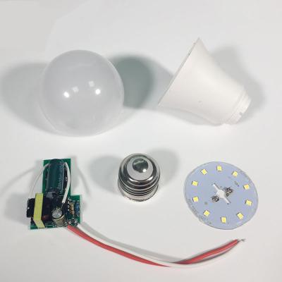 Chine Skd ampoule LED A60 boîtier PC couverture 7W 9W 12W ampoule à puce LED matières premières Lumen 900LM 10% à vendre