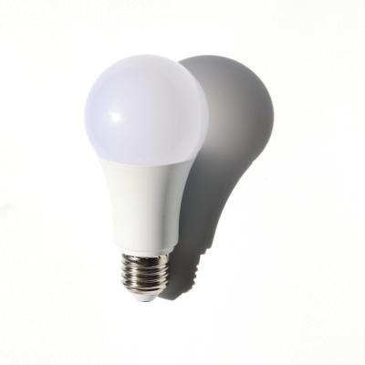 China 110lm/w Lámpara eléctrica LED recargable de emergencia con modo de conmutación Bluetooth 5w 7w 9w E27 en venta