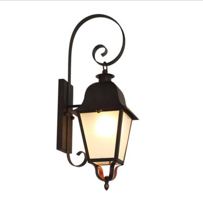 China Nostalgic style of retro wall lamp garden lamp retro outdoor wall entrance balcony American outdoor waterproof American door for sale