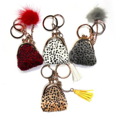 China Donkerrood Polyester Gegraveerd Logo Coin Bag Keychain With Pom Pom Decoration Te koop