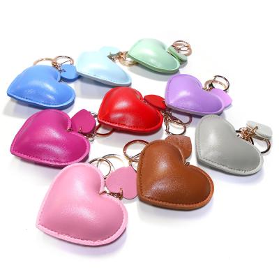 Cina La catena chiave di cuoio delle donne rosse di 6.5cm ha impresso Logo Leather Heart Key Ring in vendita