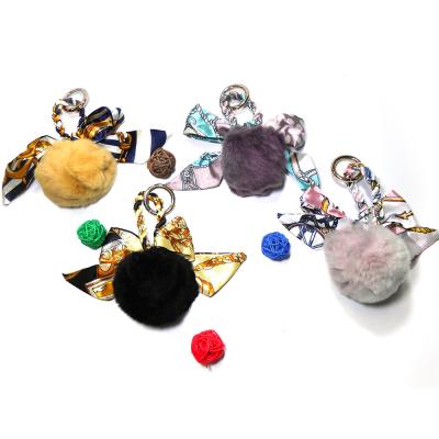 China Draagbare 10cm Zwarte Bontbal Pom Pom Keychain For Bag Charms Te koop