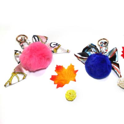 China Leuke Roze Pom Pom Fur Ball Keychain Gold-de Beurstoebehoren van het Metaalplateren Te koop