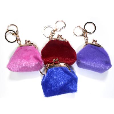 Cina Placcatura d'ottone Mini Purse Keychain With Short rosso dell'OEM 6x6.5CM lanuginoso in vendita