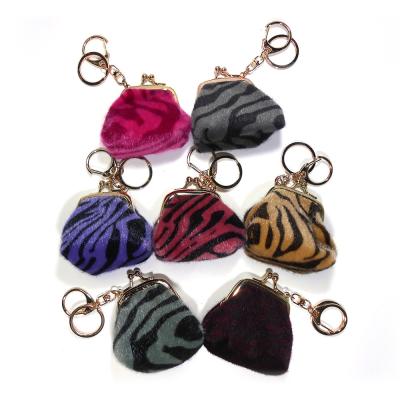 Cina 6.5cm fatti a mano Mini Purse Keychain Debossed Logo per i regali promozionali in vendita