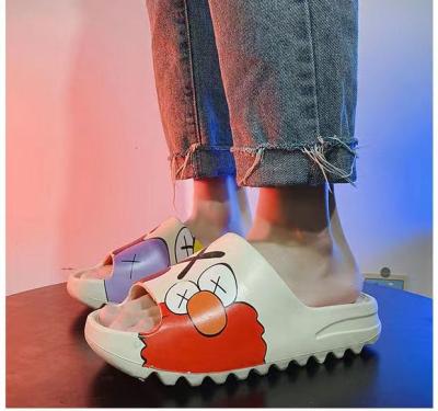 China Damping 2021 custom made yeezy slippers high quality men's original yeezy slippers most popular yeezy slippers for sale