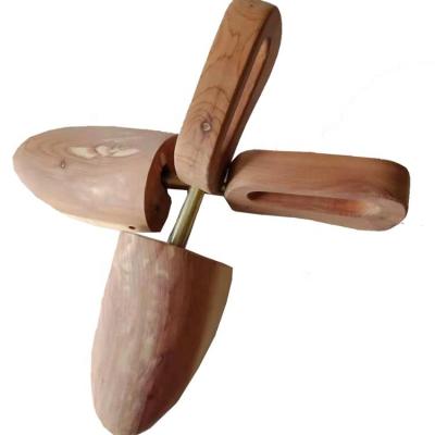 China Hold down shape adjustable shoe tree cedar wood with metal tube/shoe trees/metal wood knob, Schuhspanner for sale