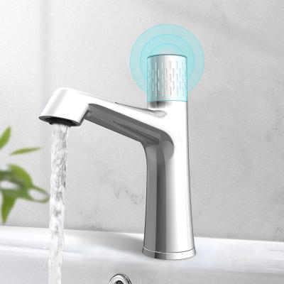 China 2021 New Style DALI 2021 Sense Faucets Bathroom 3 Holes Water Basin Faucet Luxury Luminous Silver Brass Sensor Automatic Basin Faucet Mixer for sale