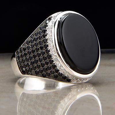 China Trendy Retro Diamond-Mounted Ring With Round Black Gem Retro Diamond-Mounted Agate Ring With Round Black Gem for sale