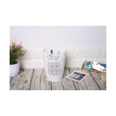 China Sustainable Lace Hollow Out Round Plastic Waste Paper Dust Storage Bin Office Bedroom Waste Basket for sale