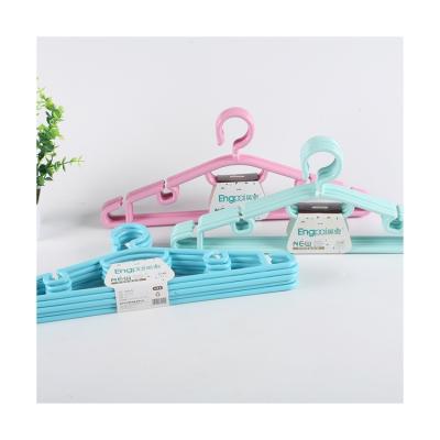 China Cheap And Pretty Customized Sustainable Clothes Suit Plastic Hanger for sale