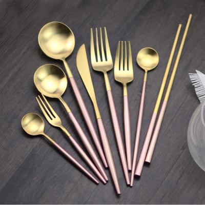 China Viable 4pcs Gold Plated Flatware Set Wholesale Pink Handled Stainless Luxury Flatware Set Dinnerware Sets In Gift Box for sale