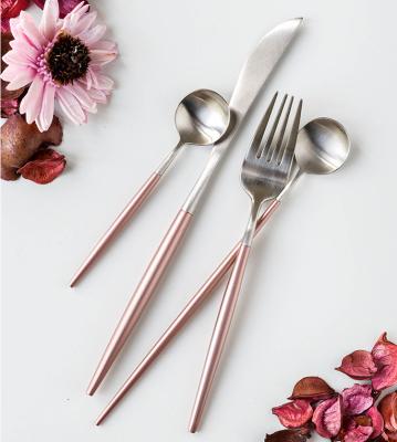 China Silver and Pink Set of 4pcs Sustainable Luxurious Cutlery Set, Two Tone Colored European Style Plated Modern Flatware for Wedding for sale