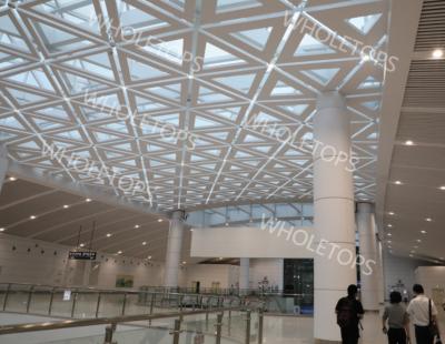 Chine Panneau de plafond 3003 en aluminium formé spécial de triangle pour le terminal d'aéroport à vendre