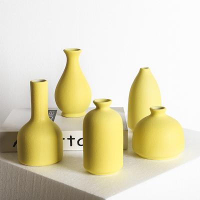 China Art Decor Yellow Ceramic Vase Nordic Style Dector Ceramic Flower Vase for Home Party Decoration Art Decor for sale