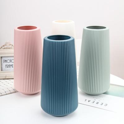 China High Quality Minimalist Plastic Flower Vase Wet Dry Container Vase Nordic Ins Flower Decoration Chandelier Vase For Home Office Hotel Decorati for sale