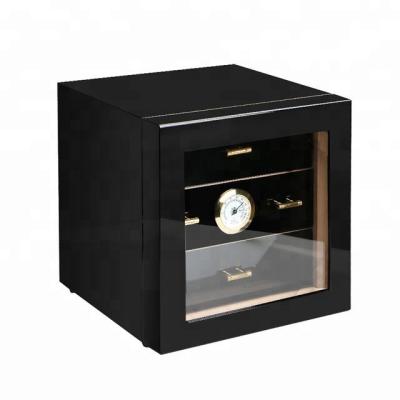 China Handmade piano black lacquer finish with glass top deluxe cigar humidor for sale