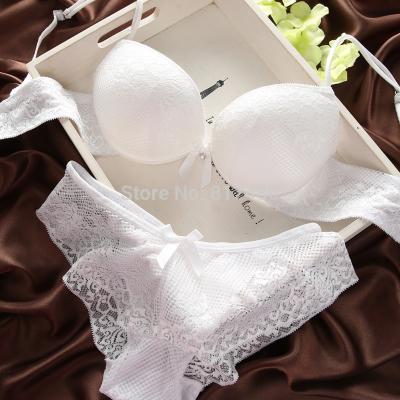 China Lace Up Fashion Sexy Lace V-Neckline Sexy Thin Deep Lift Up The Underwear Vintage Solid Color Hot-selling Bra Set for sale