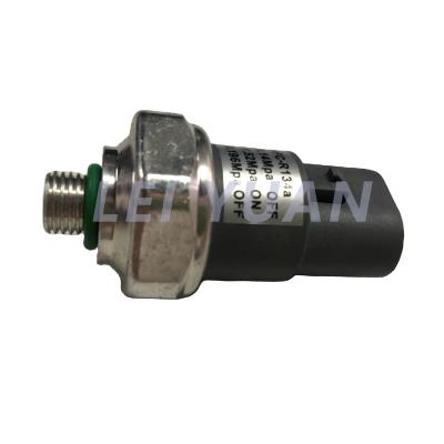 China Auto AC Air Compreeeor Pressure Switch 4 Terminal 0.9 mm 3*3.5*5cm for sale