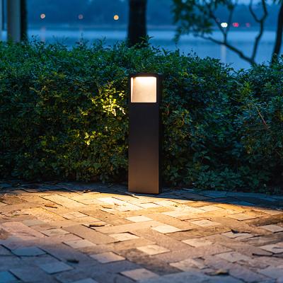 China Wholesale Modern Outdoor Bollard Garden Bollard Modern Outdoor IP65 Solar And Led Garden Lights for sale