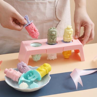 China Yzora Silicone Kids Cartoon Ice Cube Mold Collapsible Homemade Homemade Removable Ice Cream Popsicle Mold for sale