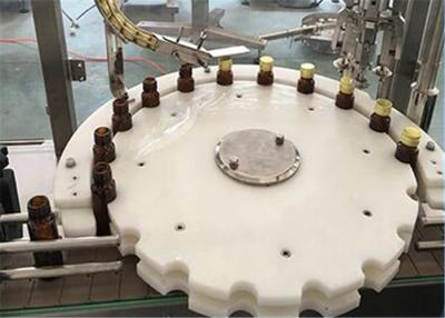 China jugo que capsula líquido automático de la máquina de rellenar del PLC 500ml de 2500m m en venta