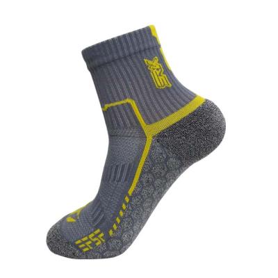 China Simple And Comfortable Breathable Non-Slip Mid-Tube Sports Basketball Running Socks QUICK DRY for sale