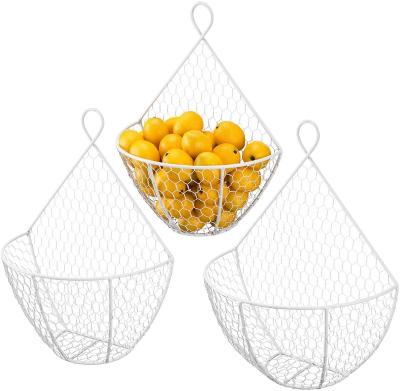 China Sustainable 2022 Hot Selling Set of 3 Metal White  Chicken Wire Wall Hanging Produce Baskets Fruit Baket for sale