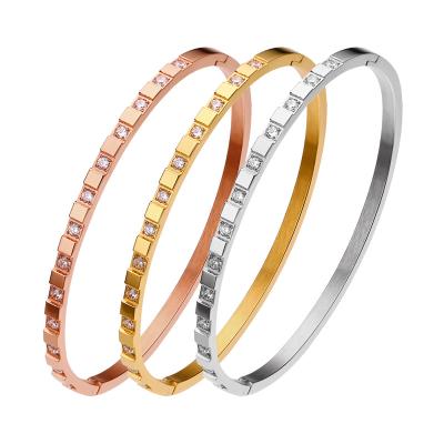 China Romantic Rhinestone Pave Bangle Bracelet, Rhinestone Bangle Bracelet Stainless Rose Gold Plated Thick Heart Rhinestone Crystal Bangle for sale