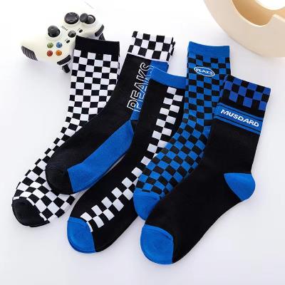 China QUICK DRY fashionable men's stockings moq and price thongs 100% cotton checkerboard socks for couples for sale