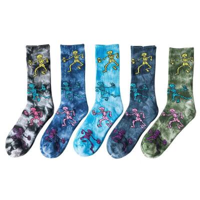 China Sustainable Cotton Tie Dye Socks Colorful Letter Mens Gradient Ramp Couple Socks for sale