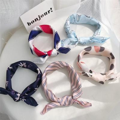 China Factory Square Hair Tie Band Women Vintage Small Elegant Scarf Soft Soft Feeling Head Retro Printed Silk Neck Scarf for sale