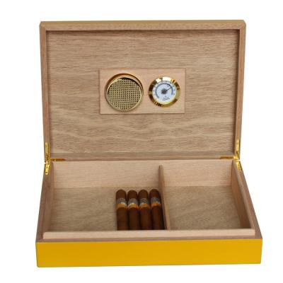 China Spanish Cedar Wood Humidor Hold 15-30 Cigars Humidity Custom Cigar Storage Box for sale