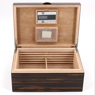 China Cedar Wooden Cigar Humidor With Digital Handmade Custom Hygrometer for sale