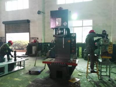 China Staalbar die hydraulische Buigende Kracht 900mm rechtmaken van de persmachine 100T Slag Te koop