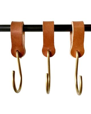 China Minimalist Leather S Type Hook Closet Clothes Coat Hanger Minimalist Leather Solid Outdoor Camping Coat Kitchen Cooker Strap Hanger for sale