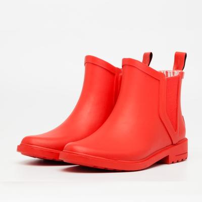 China 2018 Women Red Fashionable Single Ankle Rubber Rain Boots for sale