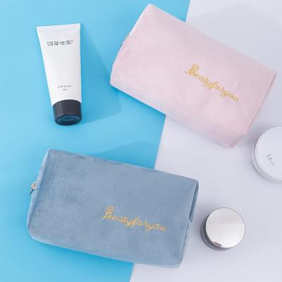 China Customizable luxury velvet makeup bag fashion makeup bag private label makeup organizer vegan cosmetic bag for sale