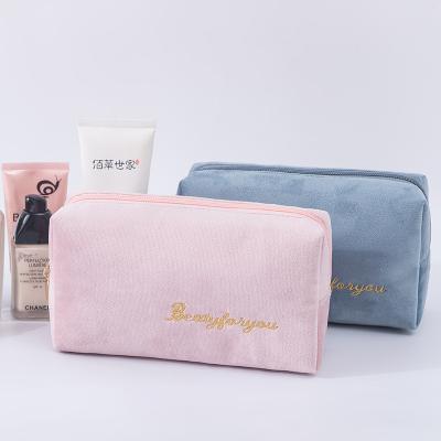 China Fashion Wholesale Soft Velvet Makeup Bag For Women High Quality Velvet Makeup Bag Velvet Make Up Bag for sale